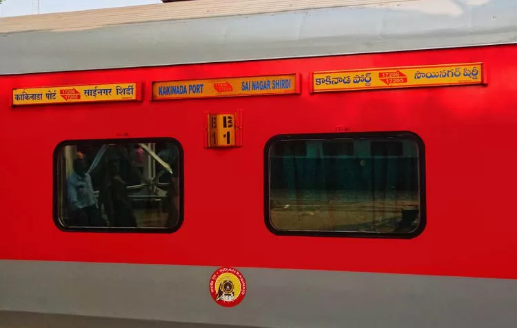 Sainagar Shirdi Express Halted At Rajamahendravaram: Passenger Confusion Over Schedule Change